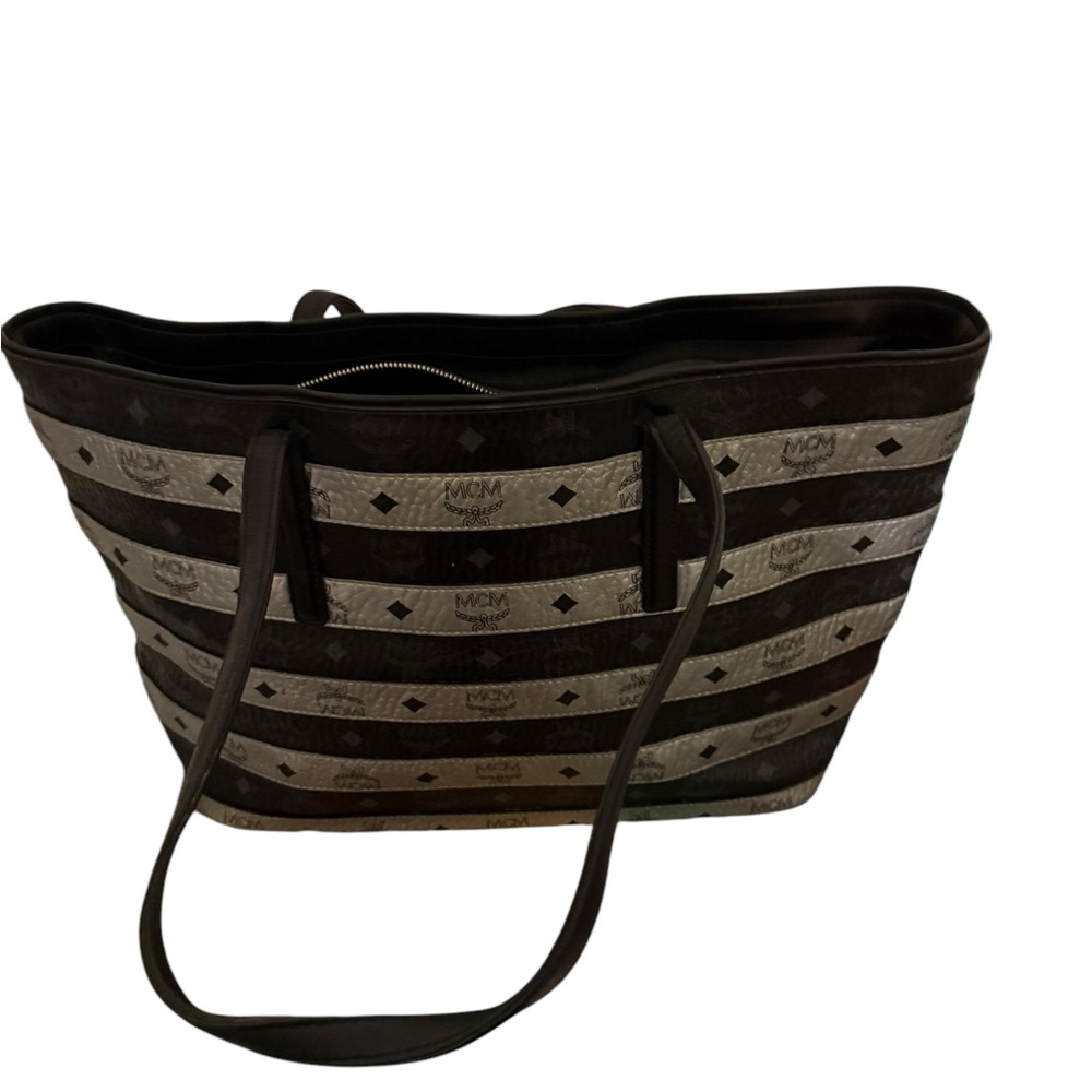 MCM purse - Picture 4 of 9